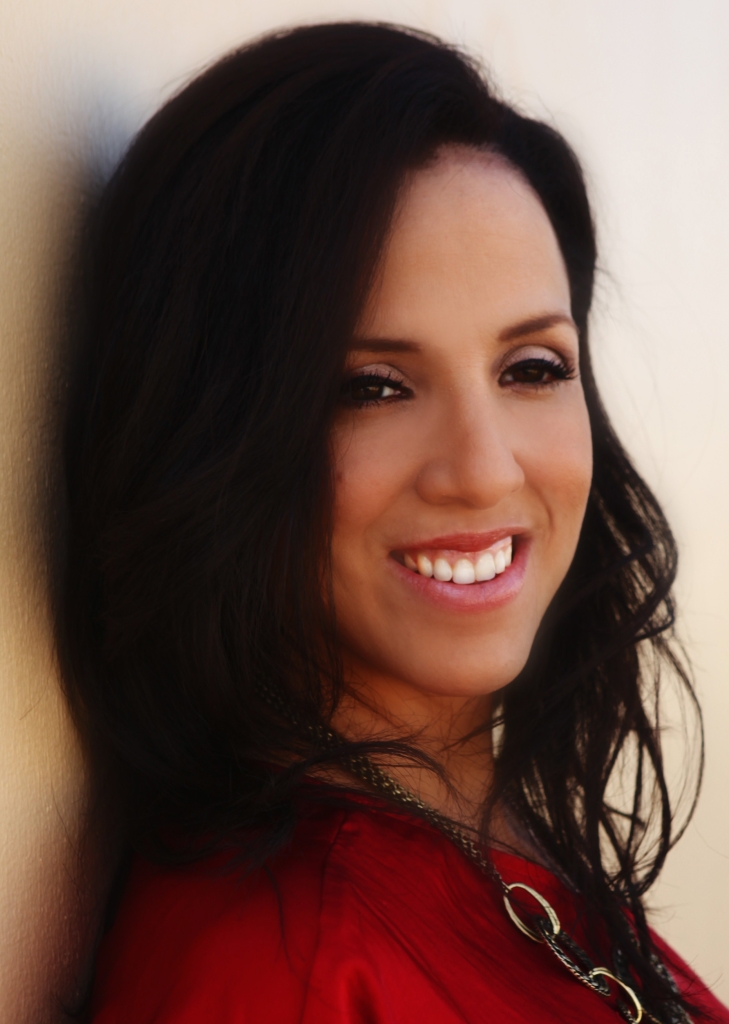 Yanira Felix résumé portrait